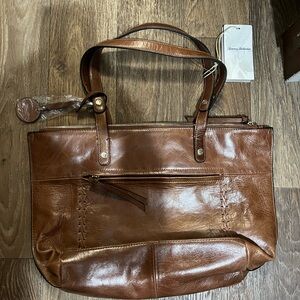 Sophisticated Brown Leather Tote with Smooth Finish
